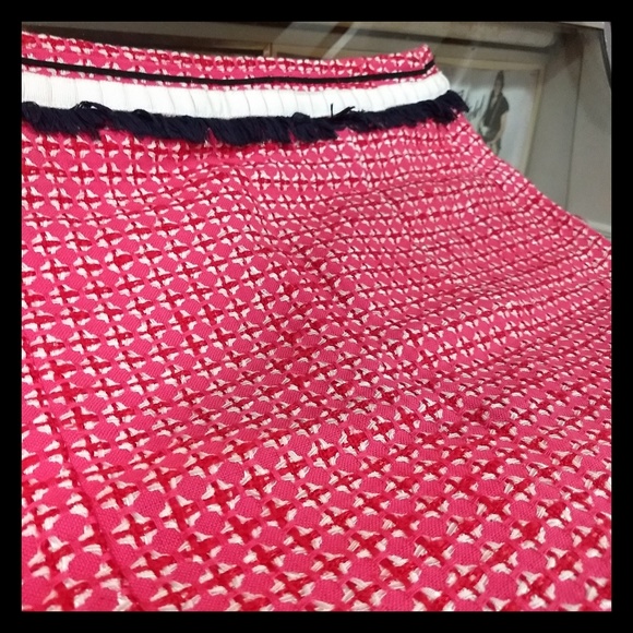 Woven Patterned Mini Skirt. Cute & Flirty! - Picture 4 of 8